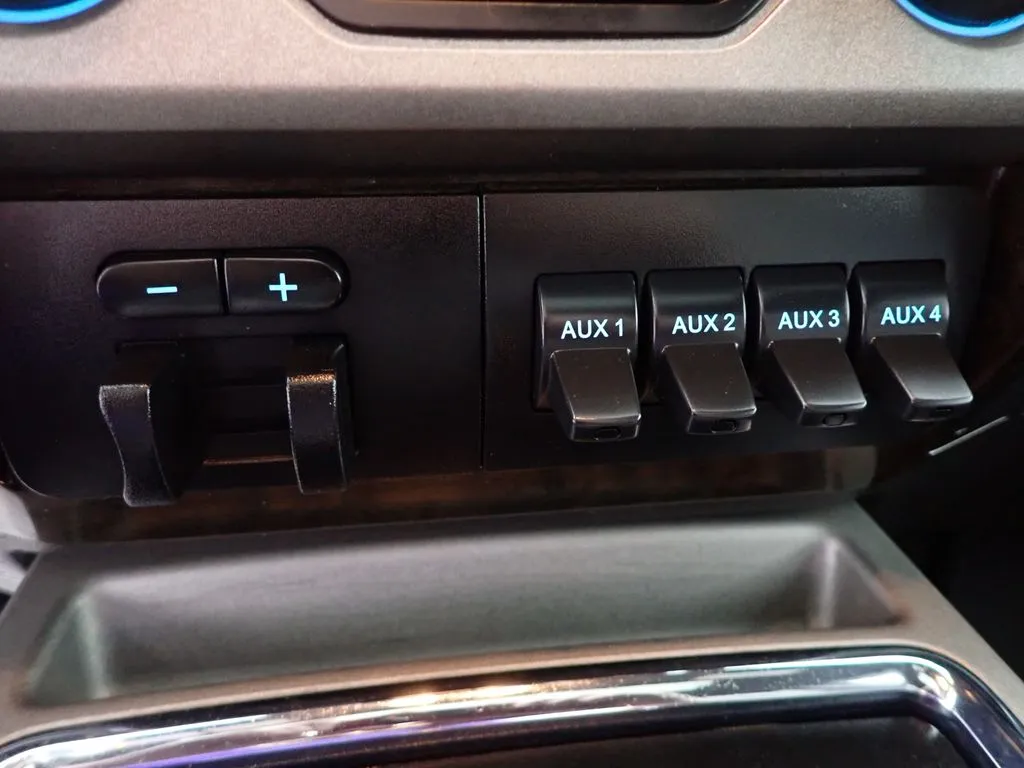 Ford F350SD photo 9