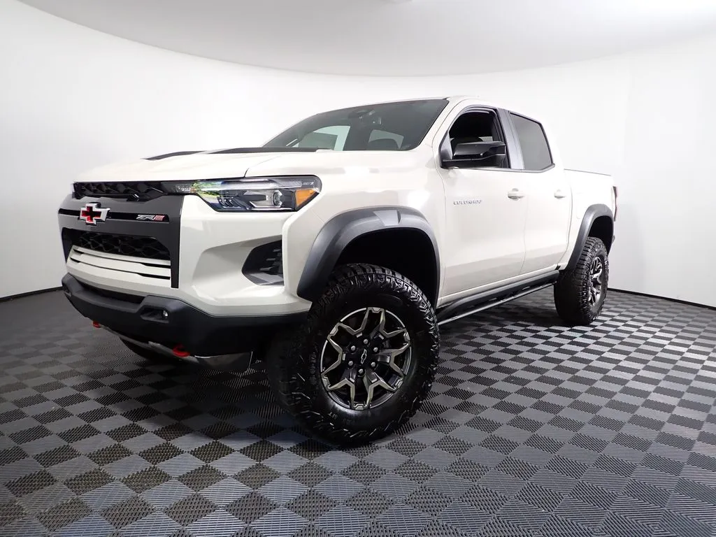 Chevrolet Colorado photo 2