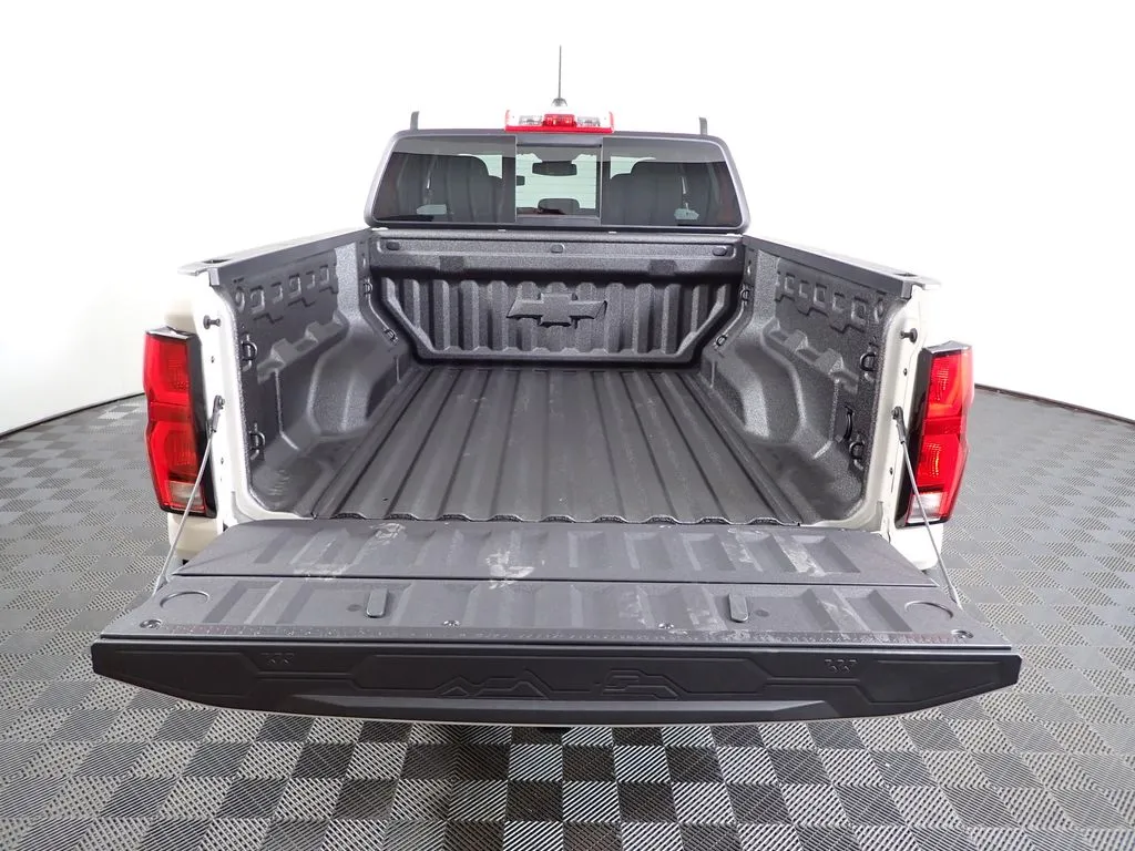 Chevrolet Colorado photo 18