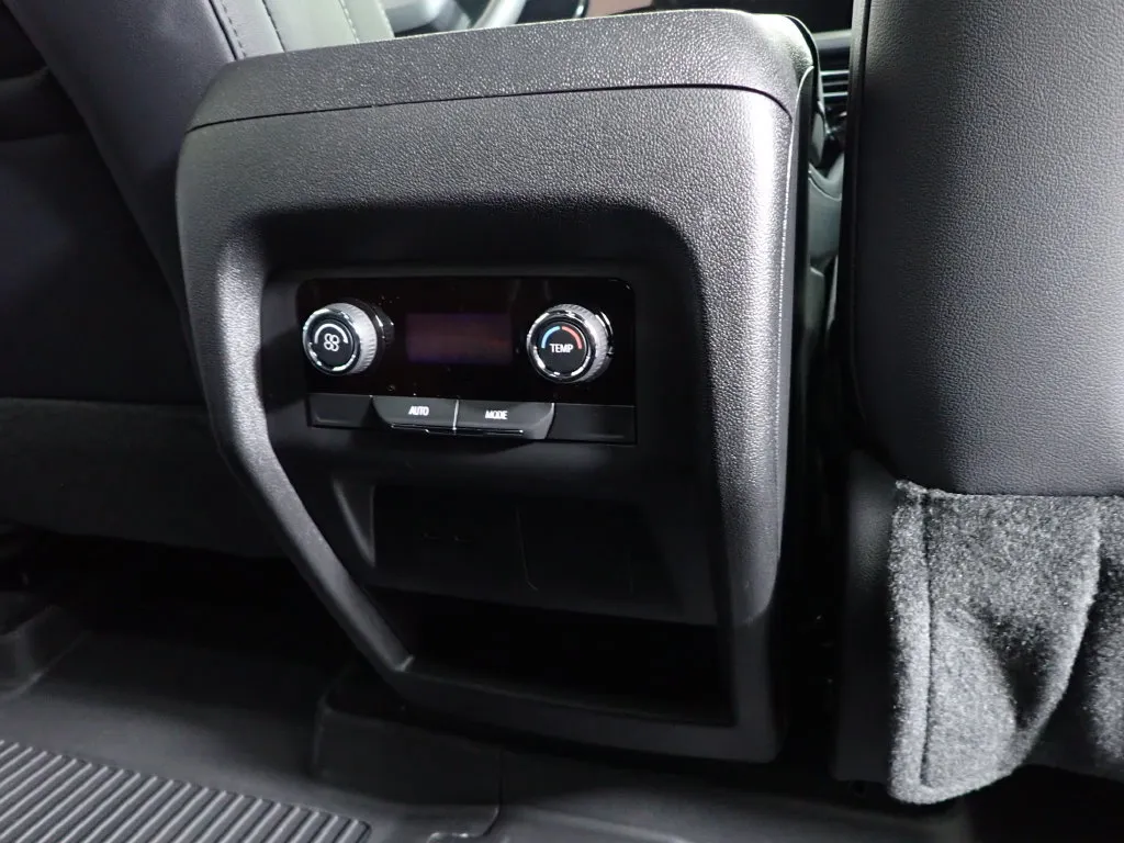 Chevrolet Traverse photo 38