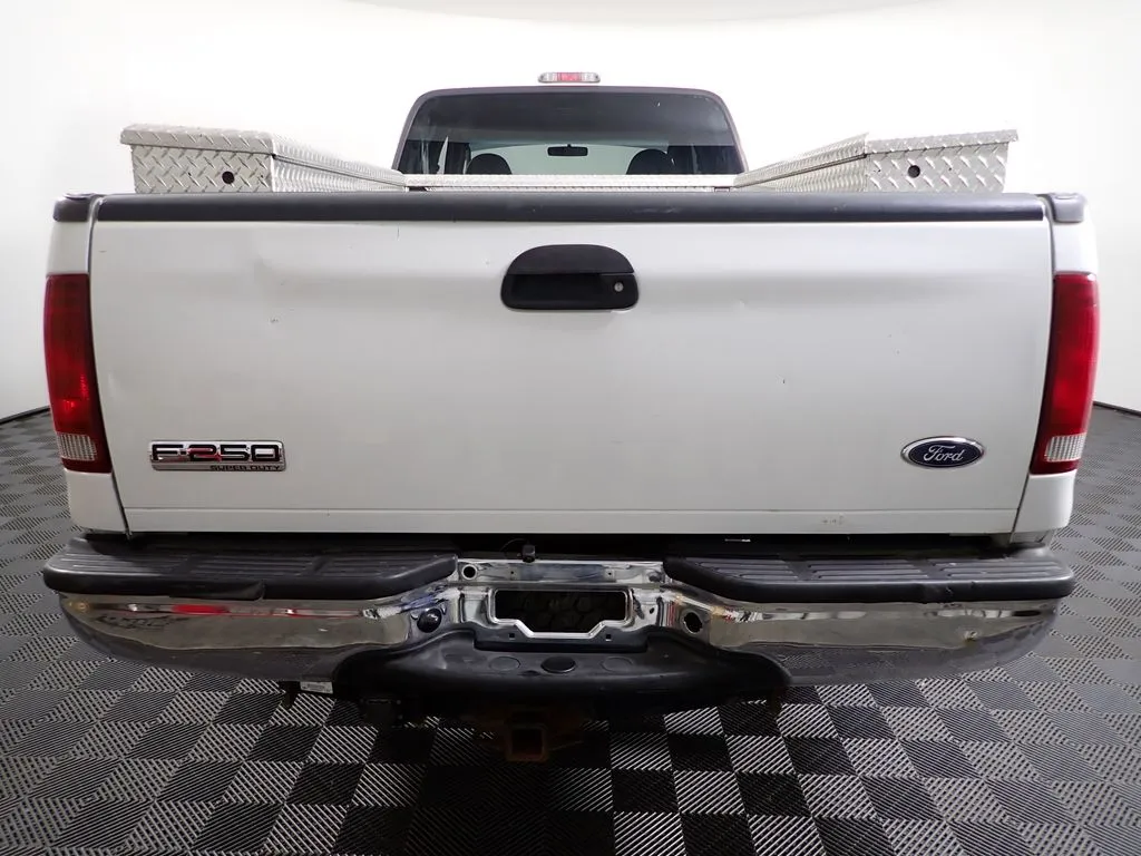 Ford F-250SD photo 11