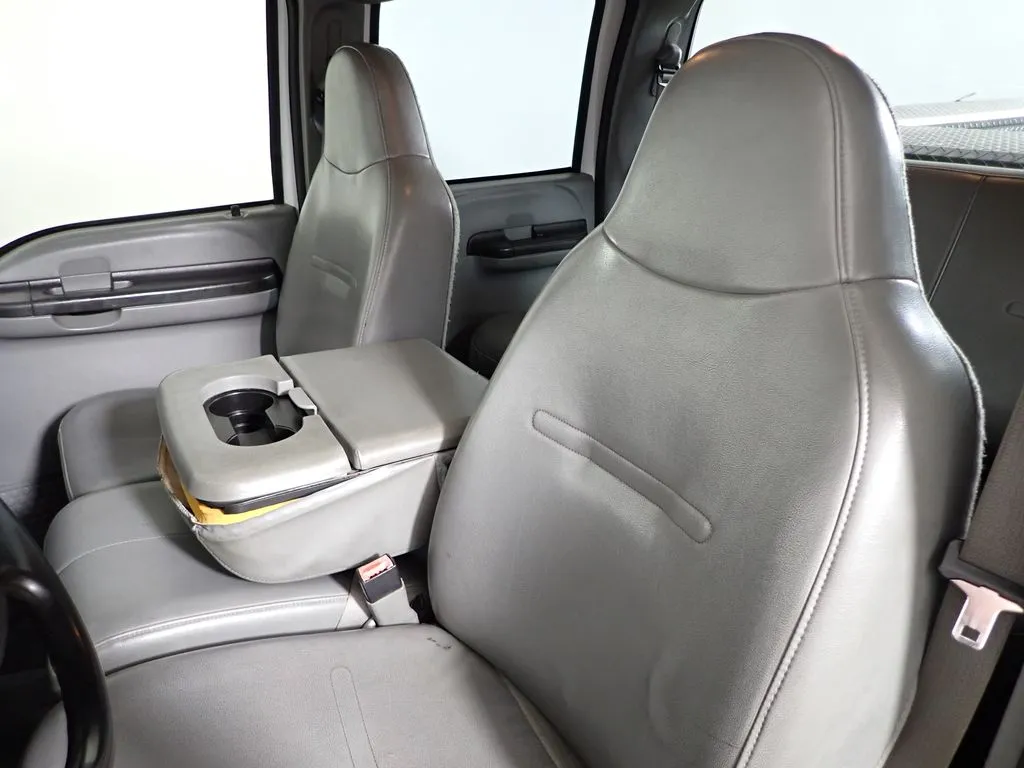 Ford F-250SD photo 19