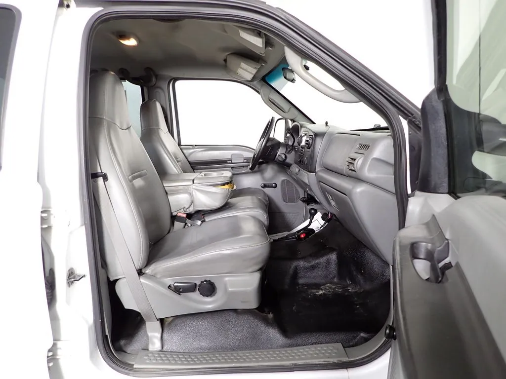 Ford F-250SD photo 32