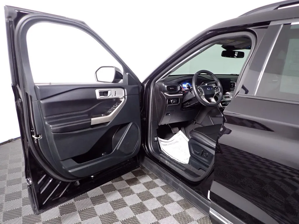 Ford Explorer photo 20