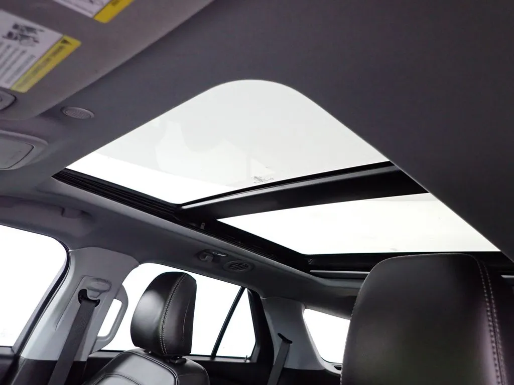Ford Explorer photo 7