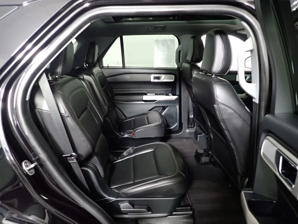 Ford Explorer photo 35