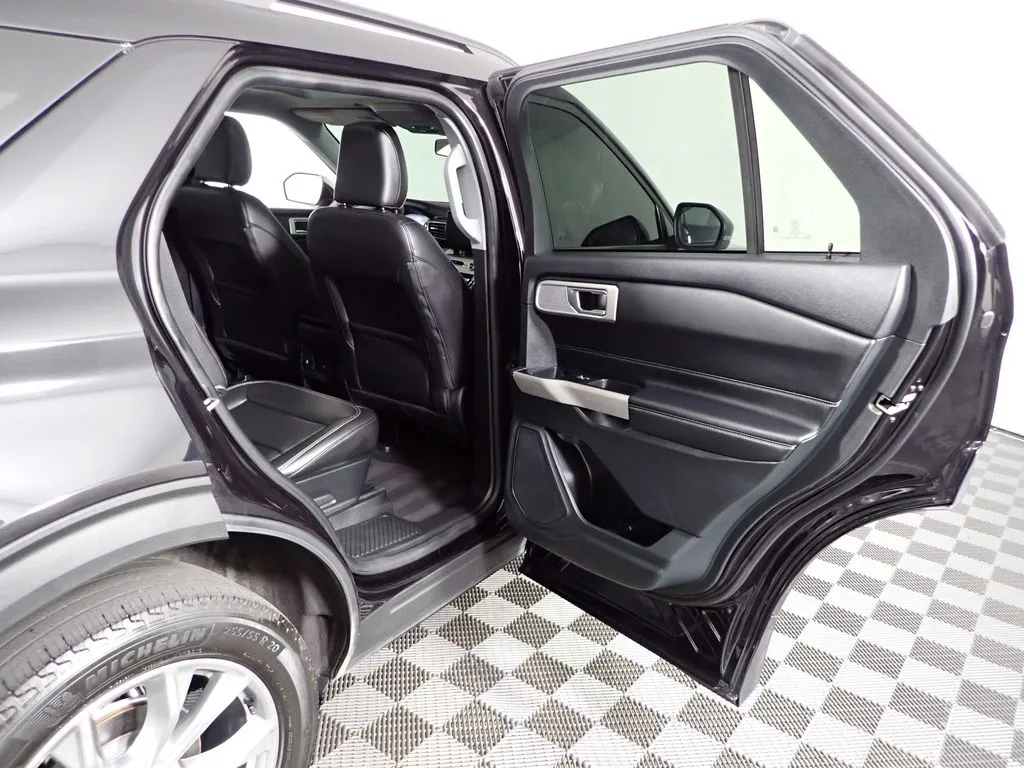 Ford Explorer photo 34