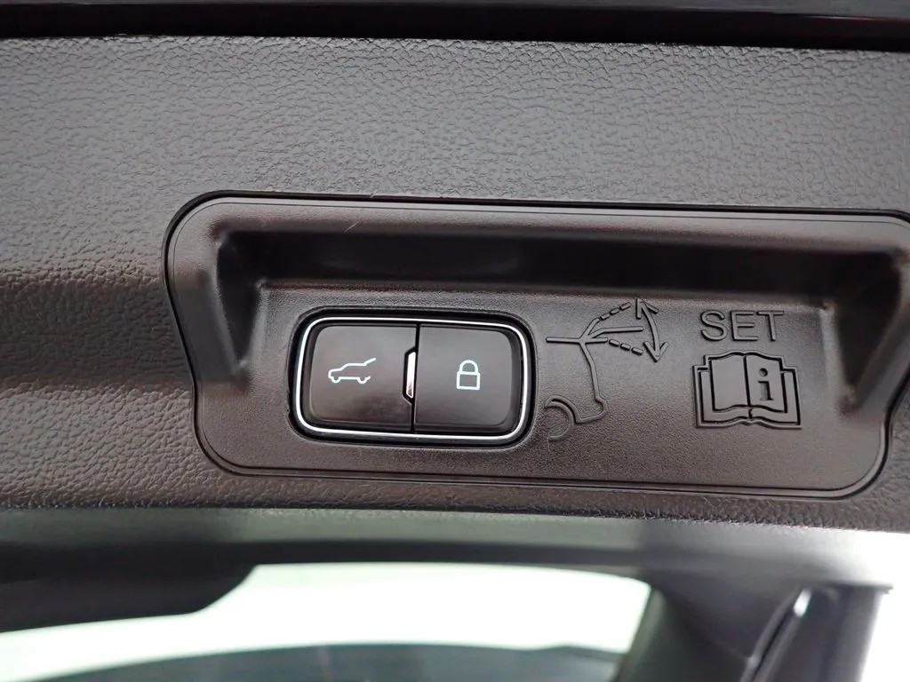 Ford Explorer photo 17