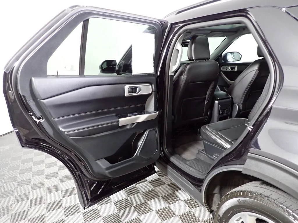 Ford Explorer photo 32