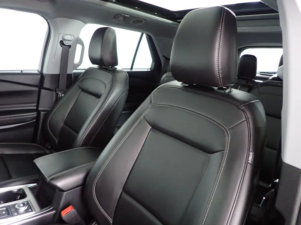 Ford Explorer photo 23