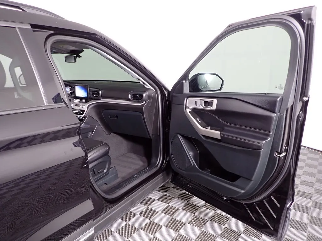 Ford Explorer photo 37