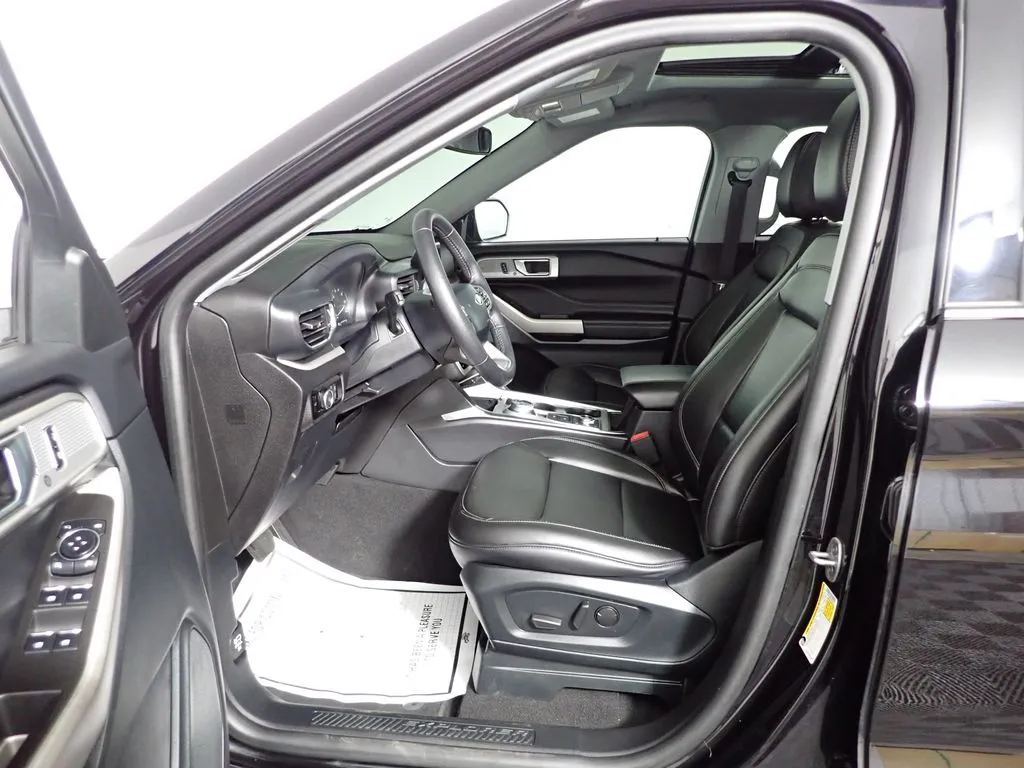 Ford Explorer photo 22