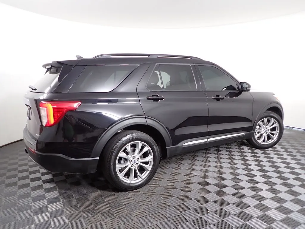 Ford Explorer photo 19