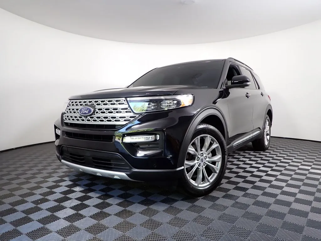 Ford Explorer photo 2