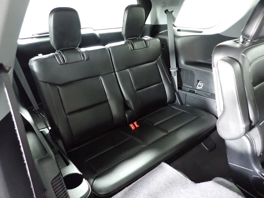 Ford Explorer photo 36