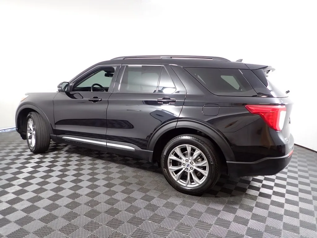 Ford Explorer photo 12