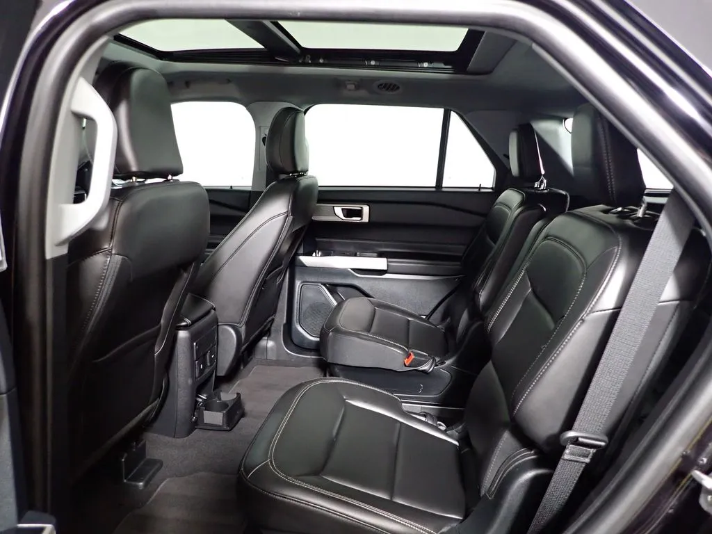 Ford Explorer photo 33