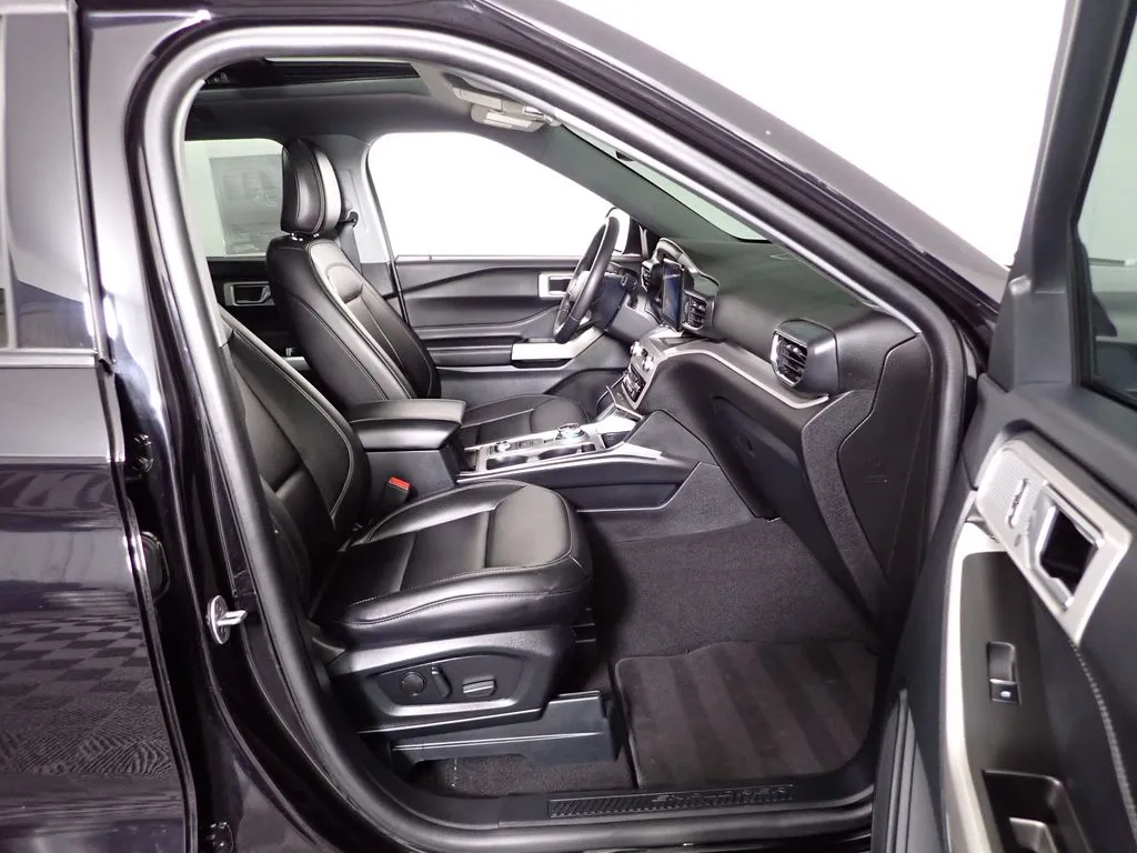 Ford Explorer photo 38