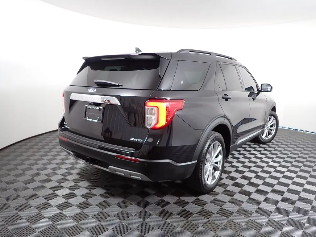 Ford Explorer photo 18