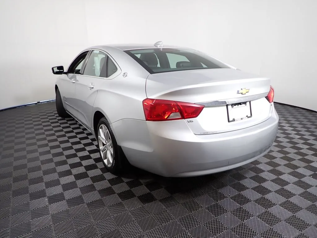 Chevrolet Impala photo 9