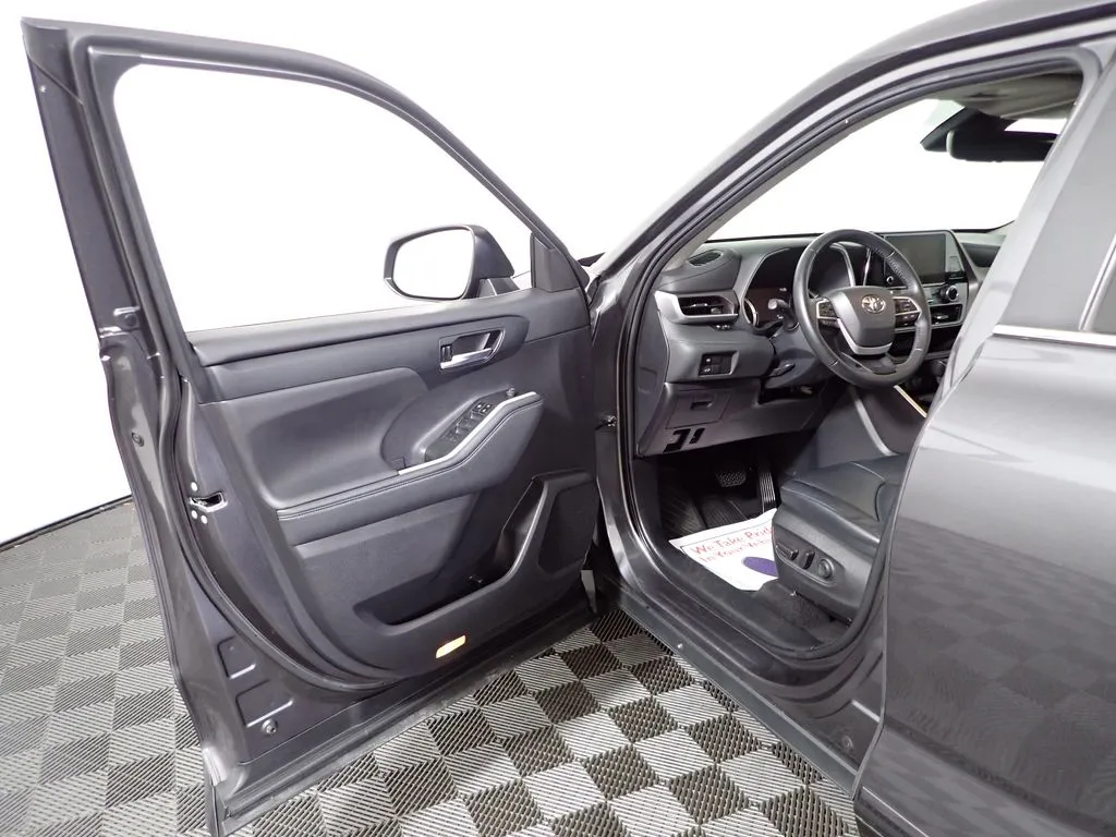 Toyota Highlander photo 18