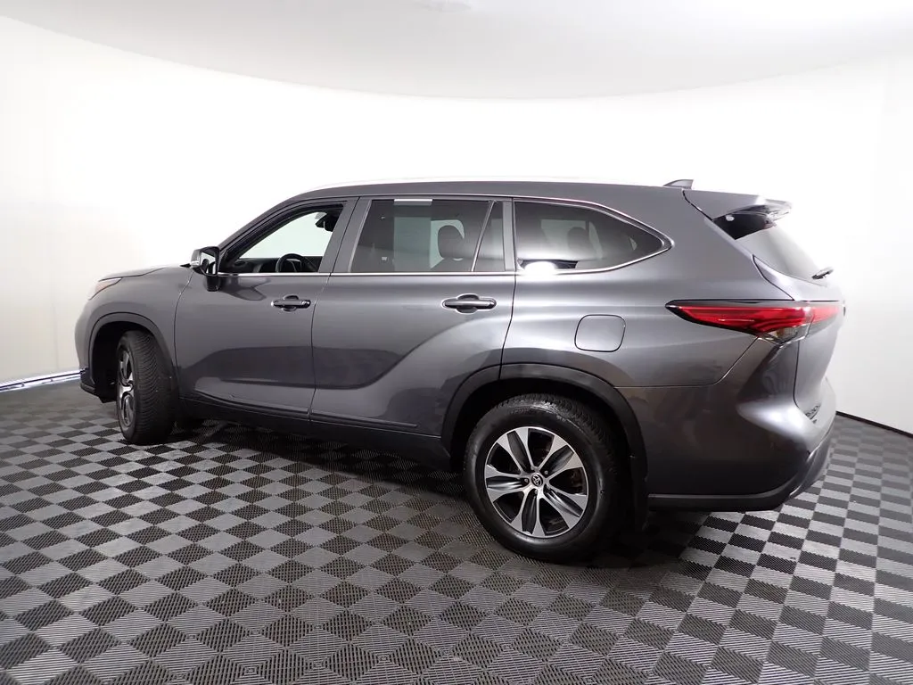 Toyota Highlander photo 13