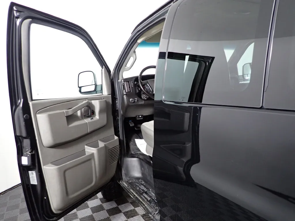 Chevrolet Express photo 17