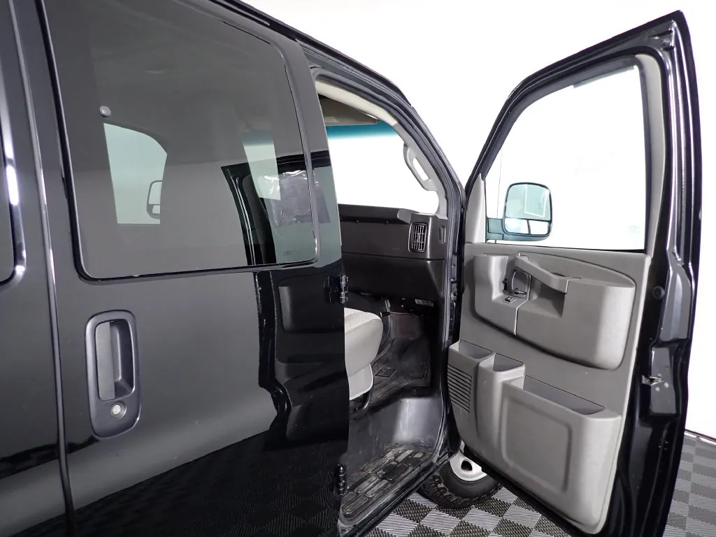 Chevrolet Express photo 33