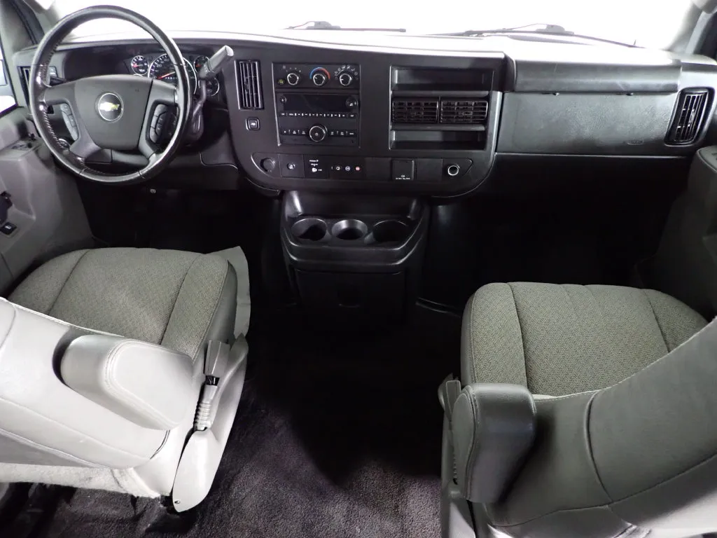 Chevrolet Express photo 28