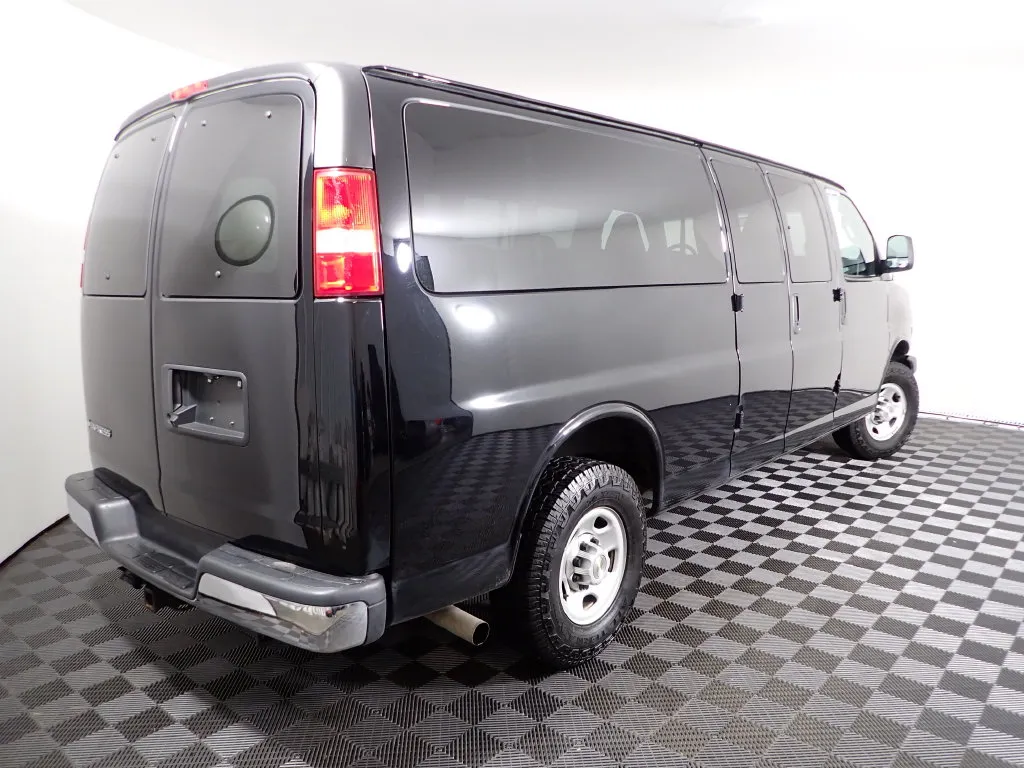 Chevrolet Express photo 15