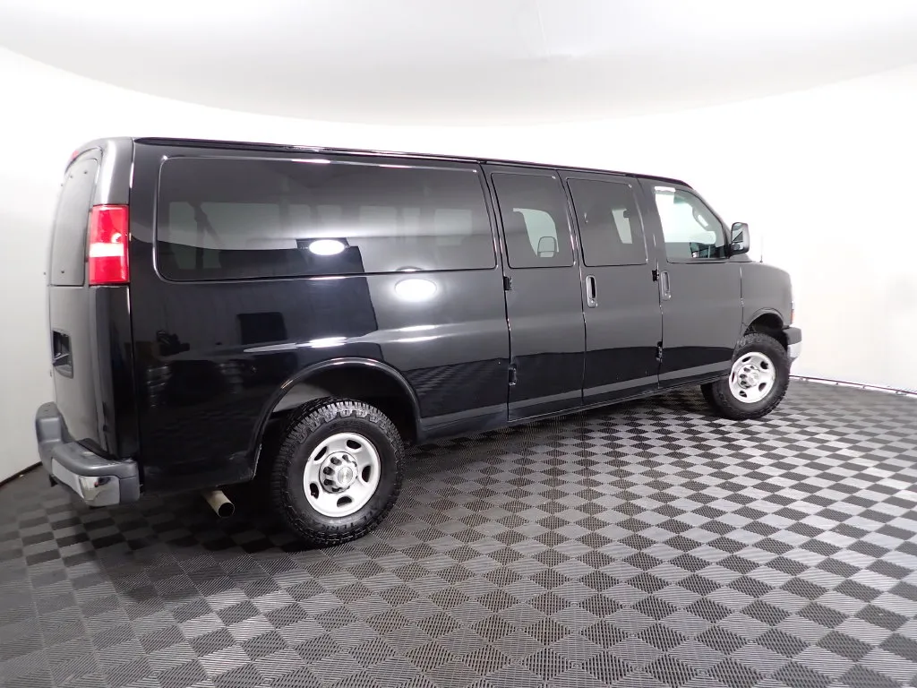 Chevrolet Express photo 16