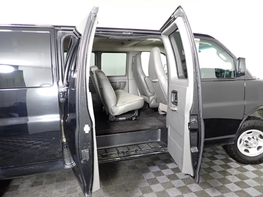Chevrolet Express photo 30