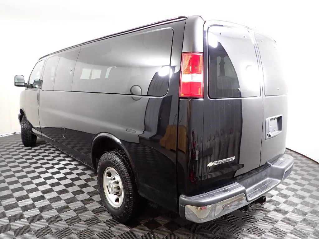 Chevrolet Express photo 10