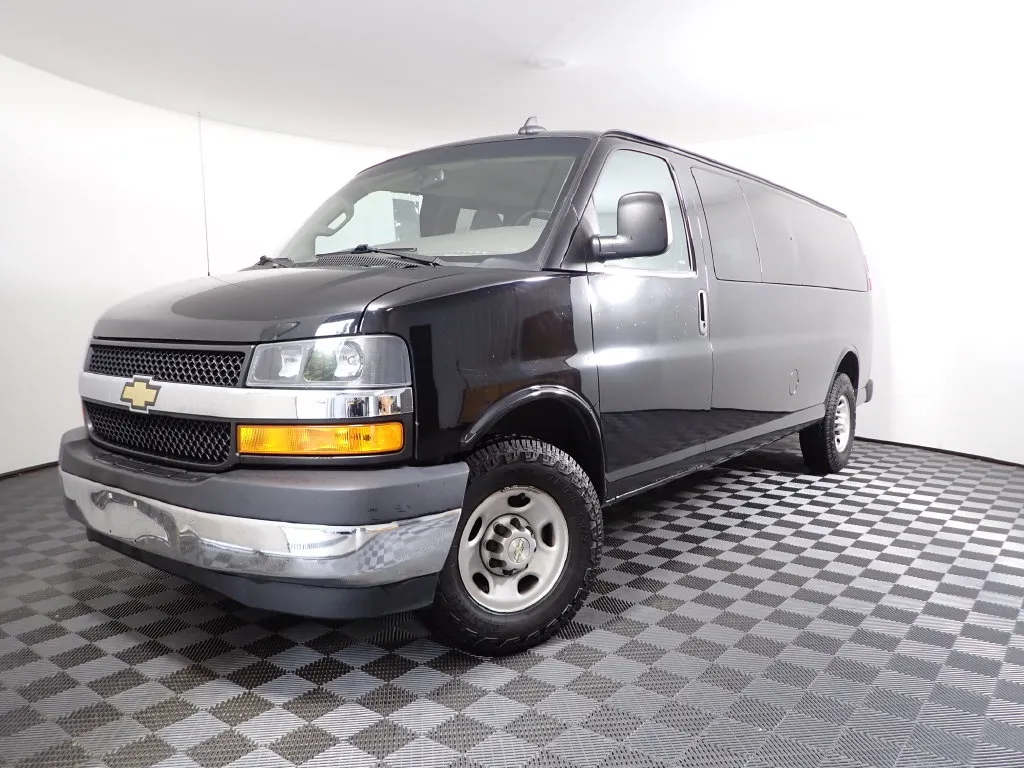 Chevrolet Express photo 2