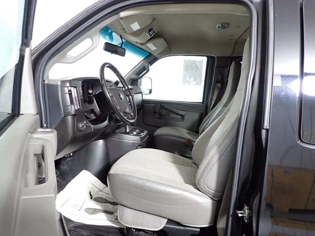 Chevrolet Express photo 19