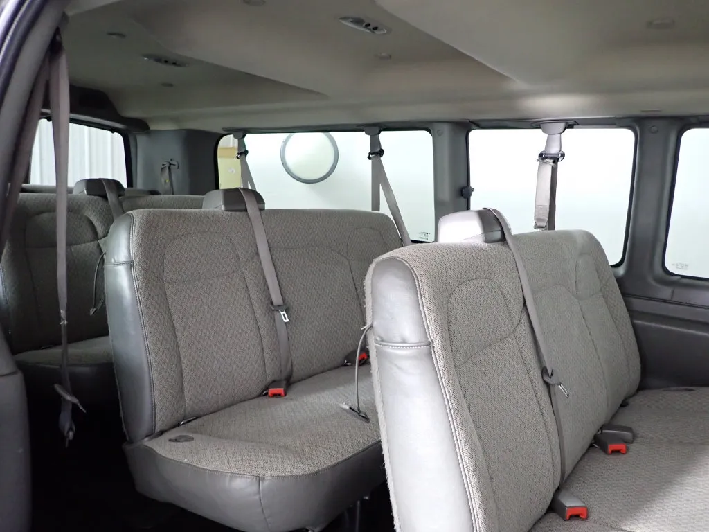 Chevrolet Express photo 32