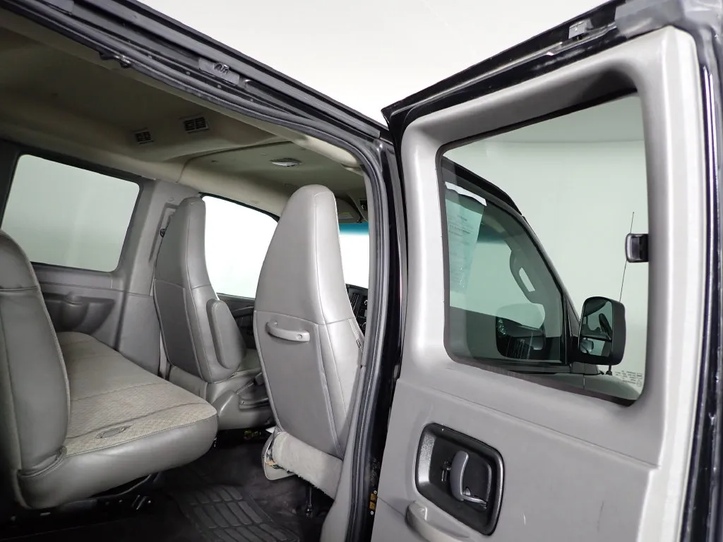 Chevrolet Express photo 31