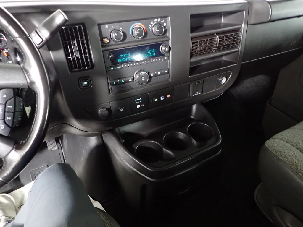 Chevrolet Express photo 26
