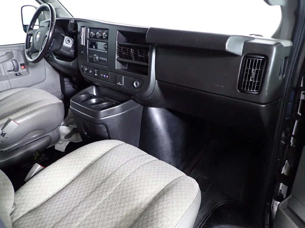 Chevrolet Express photo 35