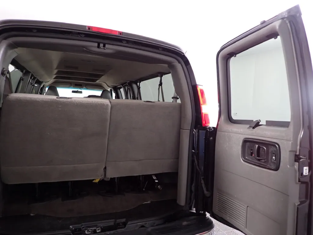 Chevrolet Express photo 14
