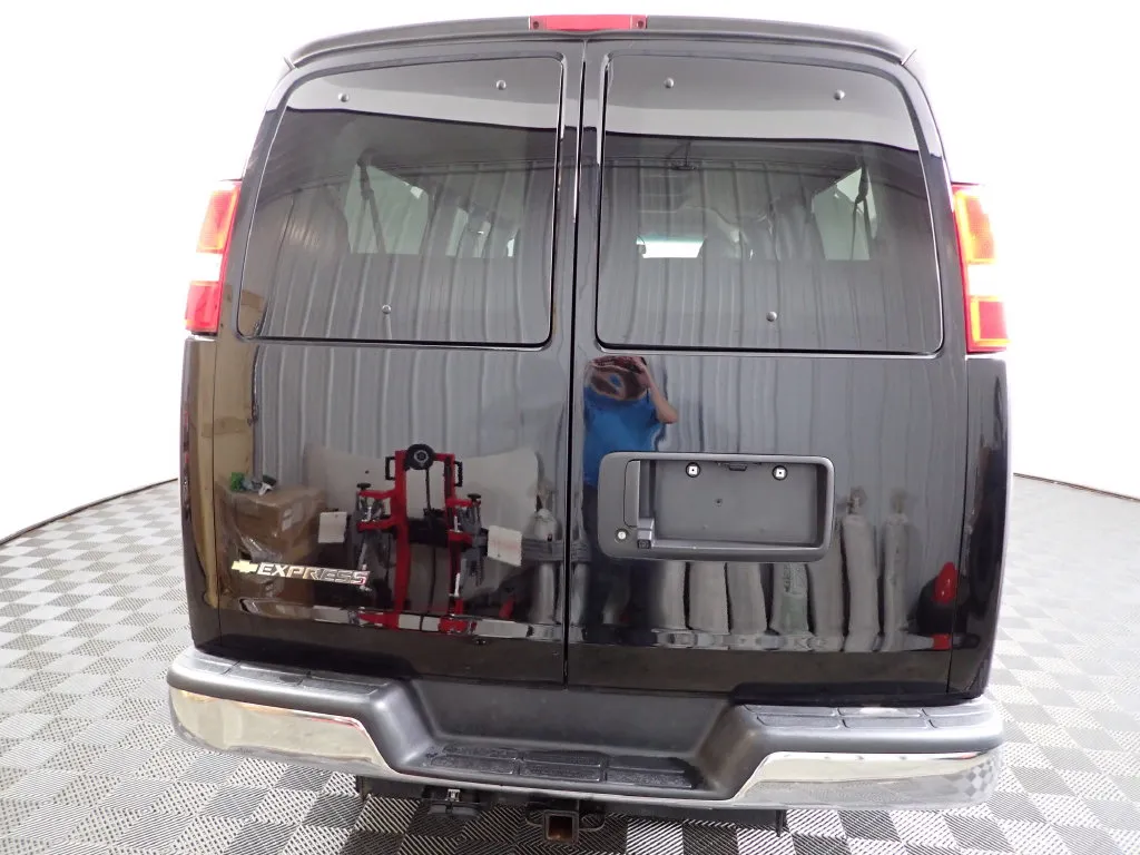 Chevrolet Express photo 11