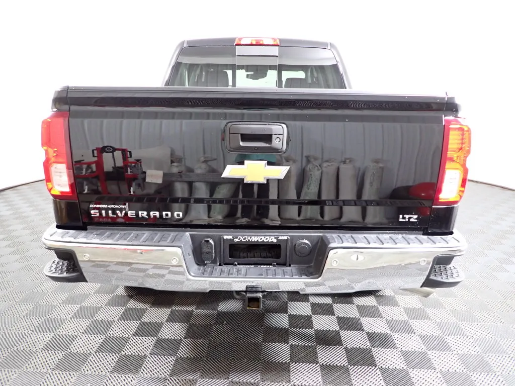 Chevrolet Silverado photo 16
