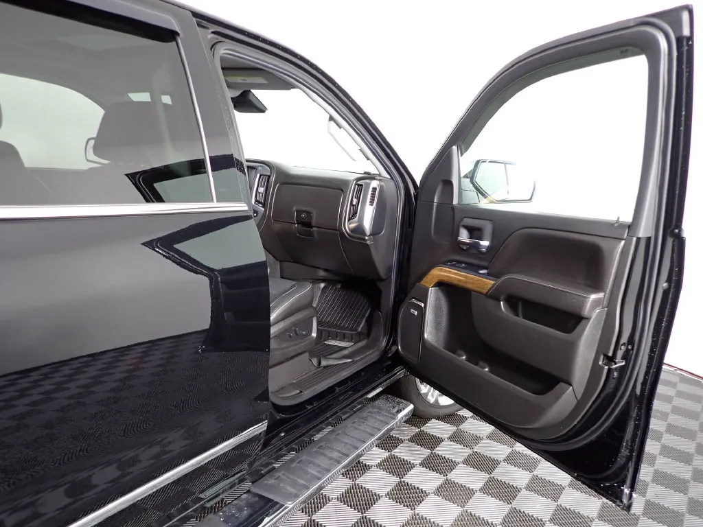 Chevrolet Silverado photo 38