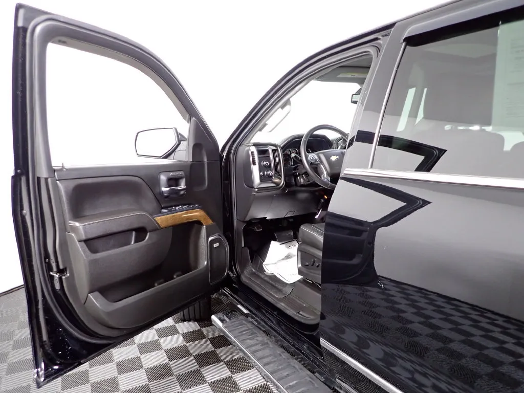 Chevrolet Silverado photo 21