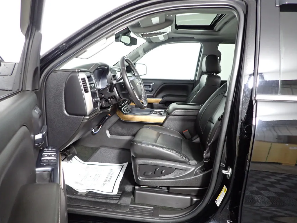 Chevrolet Silverado photo 23