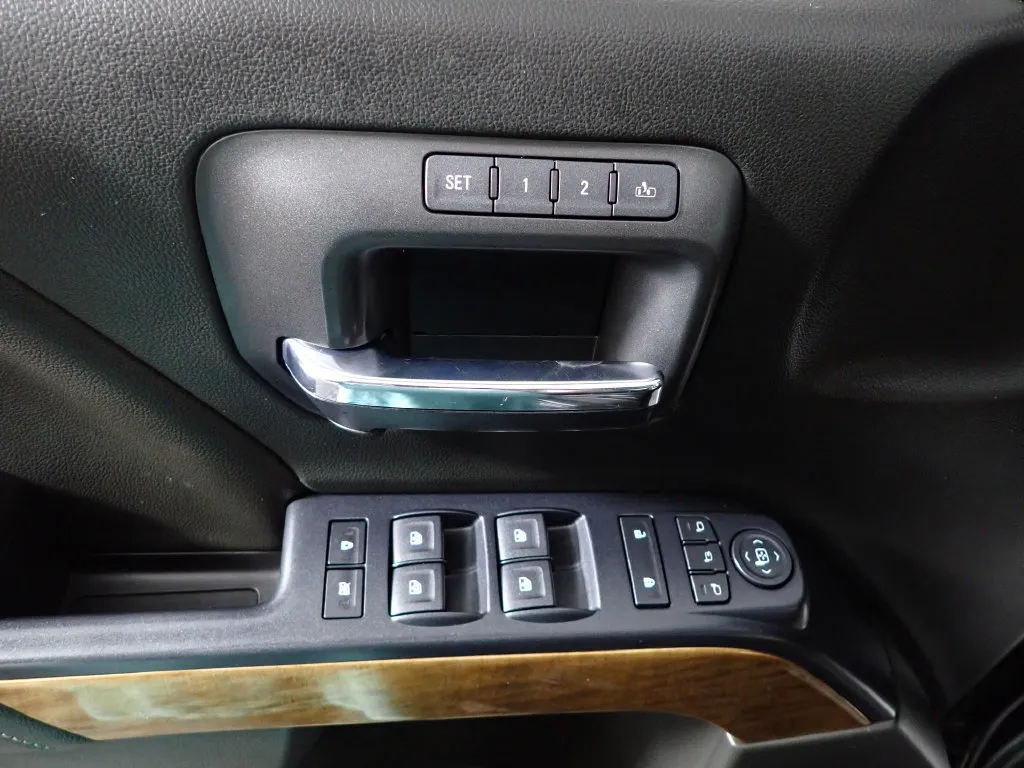 Chevrolet Silverado photo 22