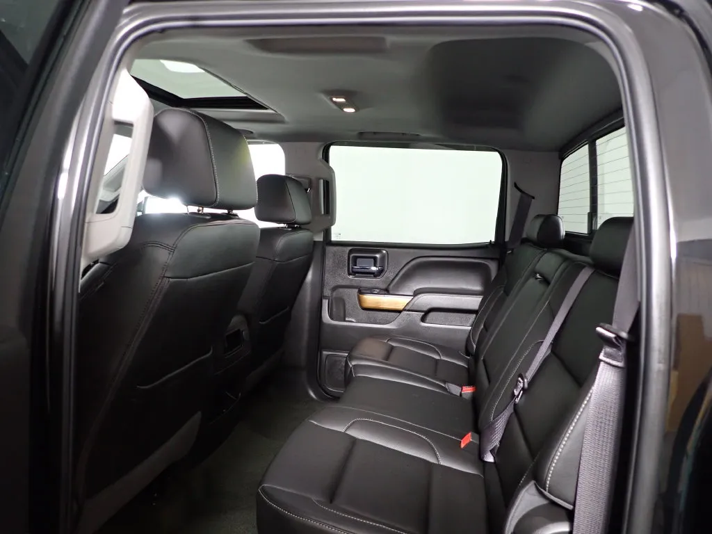 Chevrolet Silverado photo 35