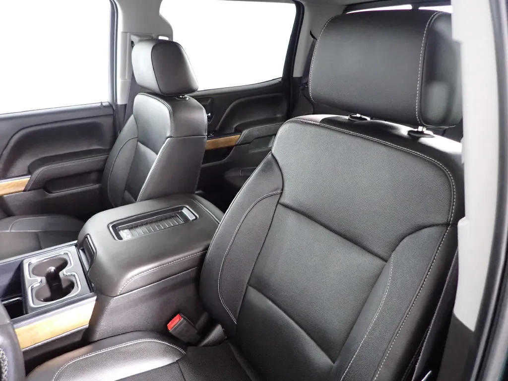 Chevrolet Silverado photo 24