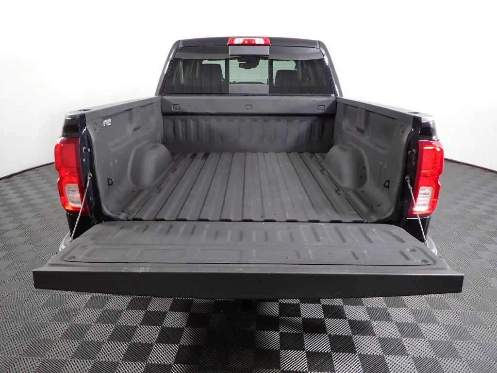 Chevrolet Silverado photo 18