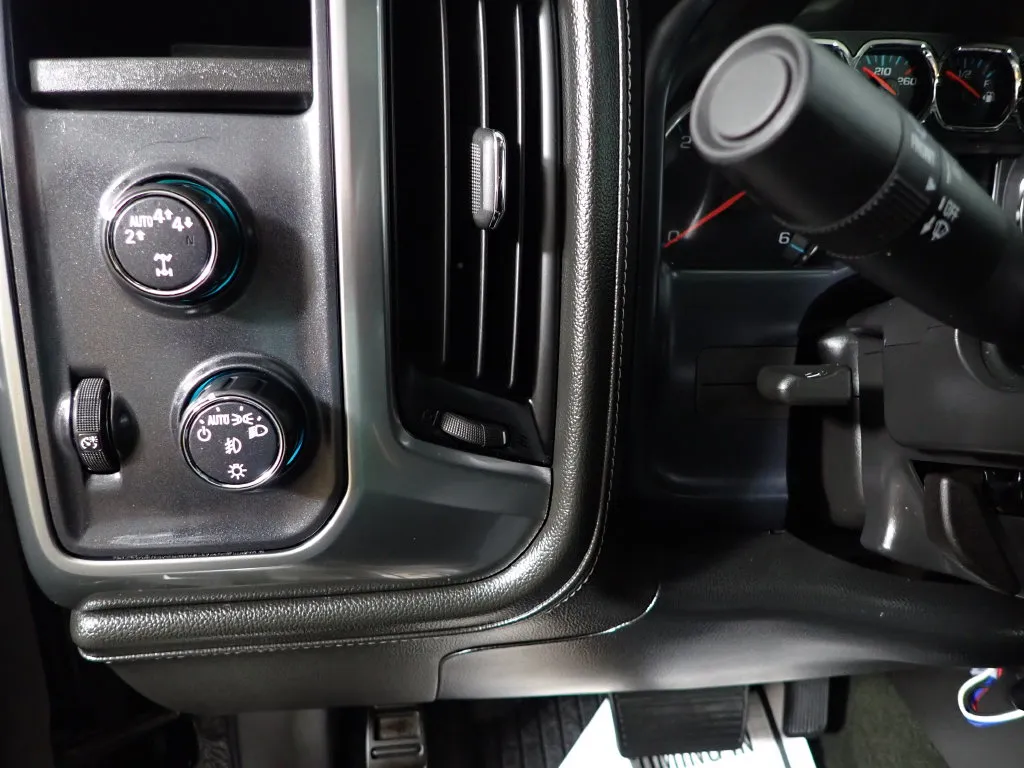 Chevrolet Silverado photo 26